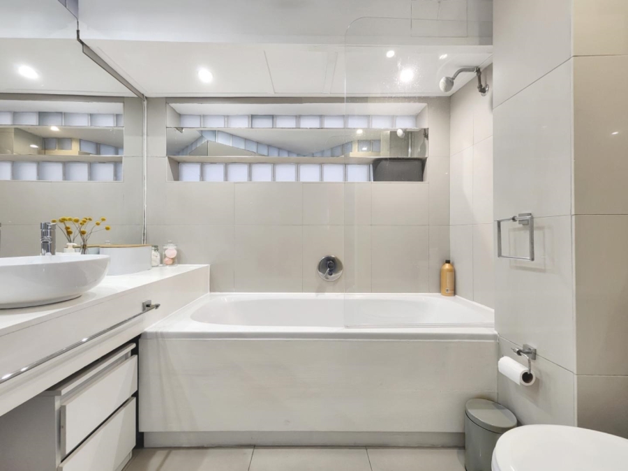 2 Bedroom Property for Sale in Sea Point Western Cape